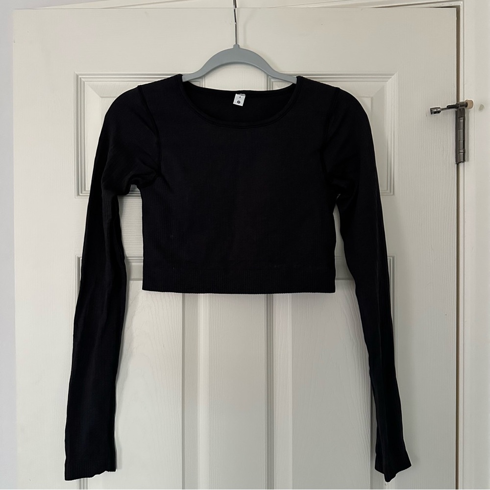 Black Long Sleeve Crop Top